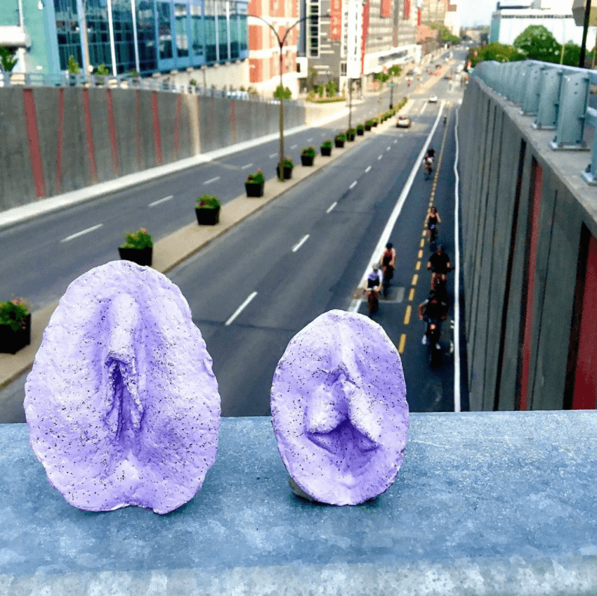 Double vulvettes violettes sur pont extérieur